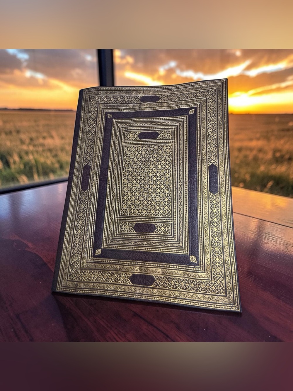 Vint Morocco OR 22 Carats Tooled Leather Writing Portfolio Folder 22 Karat Gold
